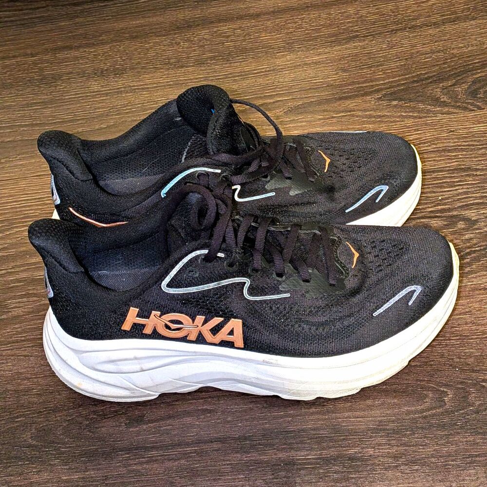 HOKA Clifton 10 Women's Running Shoe/Black & White w/Rose Gold Lettering/Size 9B